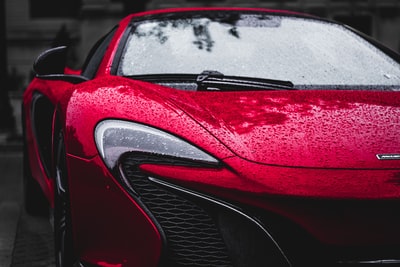红色汽车